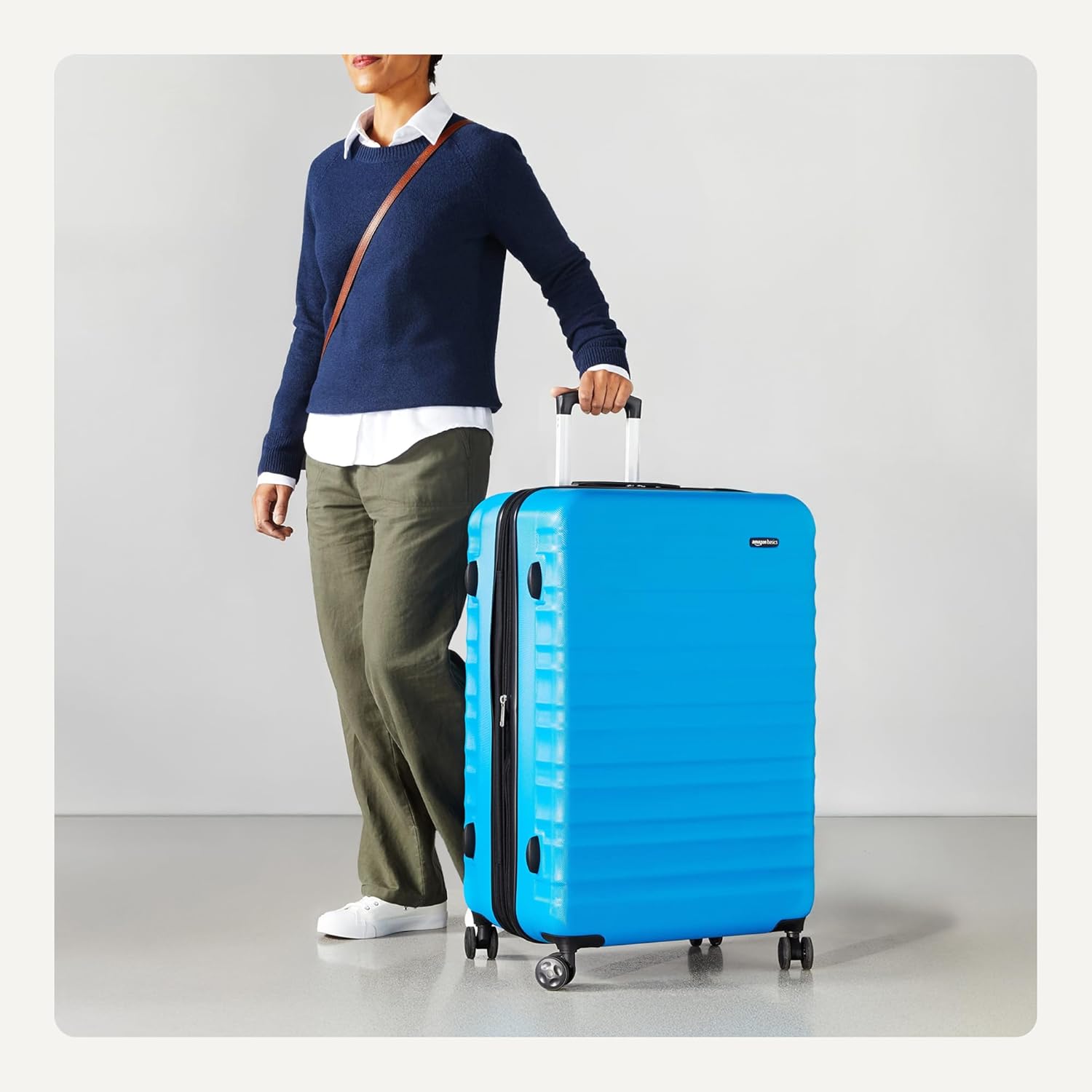 Amazon Basics 30 in Hardside Checked Luggage, Hardshell Suitcase With Wheels, Expandable For Up to 15% More Space, With Scratch-Resistant Surface, Four Multi-directional Wheels, Light Blue - Image 3
