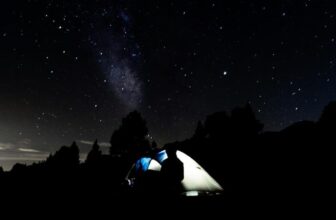 How Do You Find the Best Camping Destinations for Stargazing?